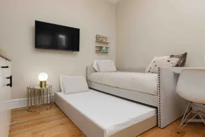 Private Suite · 10 Mins to YVR · Easy Access - Image 3