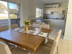 5BR Sleeps12 | Jindabyne 6 mins | Pets| Floor Heat - Image 4