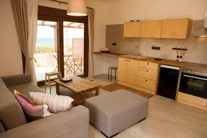 Horizonte Seafront Suites - Image 2
