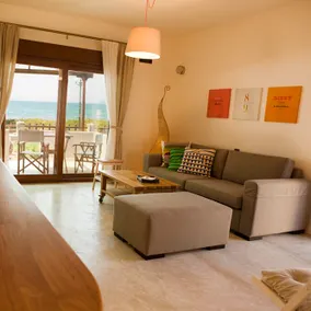 Horizonte Seafront Suites - Image 5