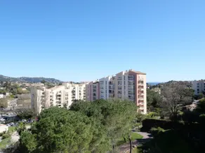 The Riviera - Sunny apartment with balcony - Image 3