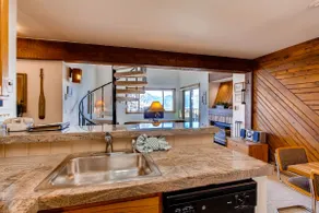 2 Br Buttes Condo- Breathtaking Views Of Mountain Range Condo - Image 2