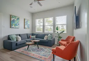 City Gem | 2BR/2BA + Garage | Med Center UH - Image 3