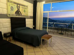 Apartment with a jacuzzi and a romantic viewpoint - Image 2