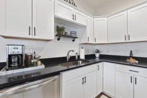 Cottage walking distance to capitol & downtown - Image 5