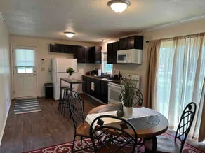 The Elizabeth: A Clean & Cozy Country Home - Image 5