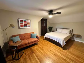Cozy Home within walking distance to Scott Stadium - Image 4
