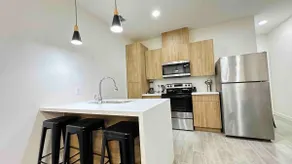 McAllen 2B | 2B - Near Expressway - Image 4