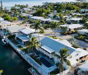 Spacious Marathon FL Pool, Canal front, w/ Kayaks - Image 4