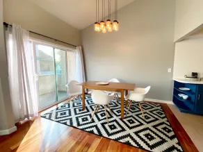 Claremont Chic/Clean Entire Condo Walk to Shops - Image 4