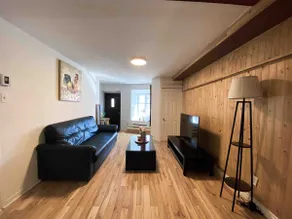 Downtown w/free parking: zen & peaceful 1-BR suite - Image 2