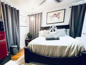 Pet-Friendly Queen - Private Bath & Entry - Nurses - Image 2