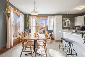 Cozy 1BR Minneapolis duplex near DT, Airport & MOA - Image 5