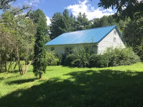 Creekside Celo Farmhouse - Image 2