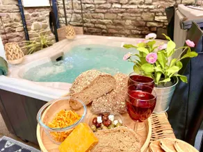 *Brecon Beacons,Log Burner, hot tub Dogs Welcome* - Image 5