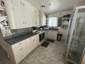 Great Location - Vintage Exec 3 Bedroom Bungalow - Image 3