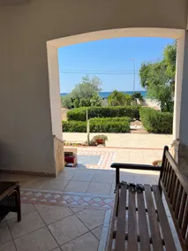 Detached seaside villa with parking - Image 3