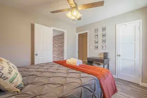 New York Theme Suite 1BD/1BR ~Close To Shop - Image 3