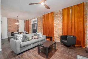 Spacious Olde Town East 1st Floor Private Unit - Image 3
