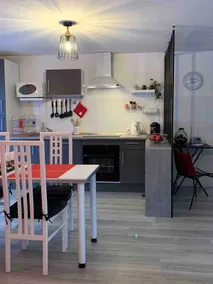 Charming accommodation with terrace - Image 2