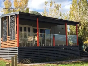 Riverside 2 bedroom modern Cottage - Image 4