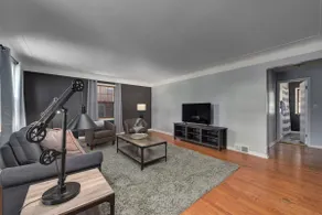 Modern & Comfy ~ Close to Cleveland Clinic ~ Long-Stays Welcome ~ Safe Area - Image 2