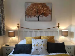 The Beehive- Beautiful garden room + breakfast - Image 2