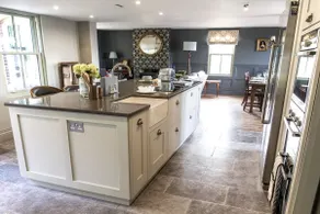 History + Luxury Eco House in The New Forest - Image 5