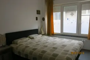 Spacious flat near University and Belle Ile - Image 5