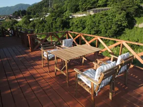 Log house overlooking the mountain - Image 2