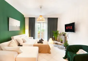 Bright Apartment steps from the Sea - Image 4