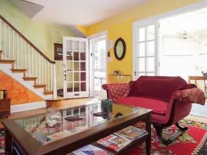 Comfy Artsy Rowhome 3bdrm + Office WIFI & Parking - Image 2
