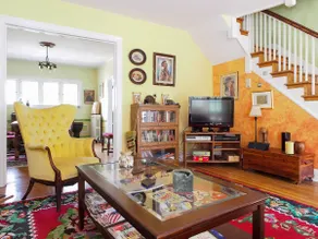 Comfy Artsy Rowhome 3bdrm + Office WIFI & Parking - Image 3