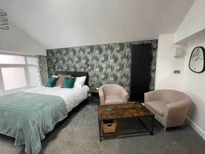 Studio apt No 4City Centre res Parking included - Image 4