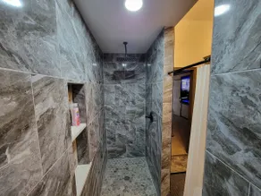Private Guest Suite Double Shower & Private HotTub - Image 4