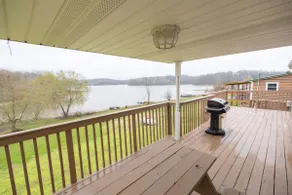 (296) Bayside Bungalow, large dock, easy highway access, close to LBL - Image 2