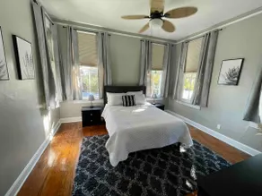 Charming space near dinning, parks, entertainment - Image 5
