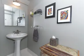 Modern DC Northwest Apartment with Parking Spot - Image 3