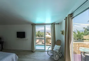 Charming independent lower level of villa - Image 2