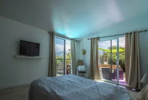 Charming independent lower level of villa - Image 4
