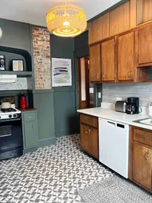 Quaint Pet Friendly 2 Bed Apt Downtown Meadville - Image 3