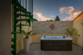 Il Mulino villa with garden, roof garden and jacuzzi - Image 5