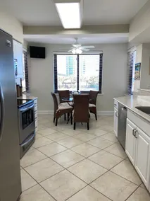 First floor, corner unit and beautiful beach views - Image 3