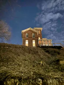 1869 Historic Italian Villa on the Bluff - Image 4