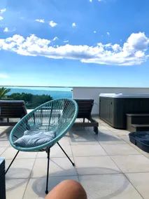 Bubbles Penthouse with Jacuzzi - Image 2