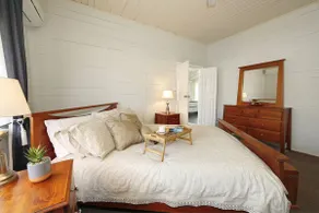 Sleeps 6 Aircon FREE EV Charging Wifi Netflix - Image 4