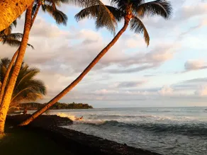 1 BR condo steps from Kona's premier surf break - Image 3
