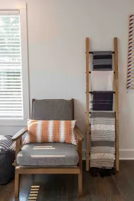 City Farmhouse Bnb 🙌🏼 5 minutes from Downtown! 🌆 - Image 3