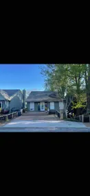 Beautiful 4 Bedroom River Front House in Downtown - Image 3
