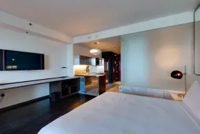 Palms Place Modern Room W Beautiful Mountain View - Image 4